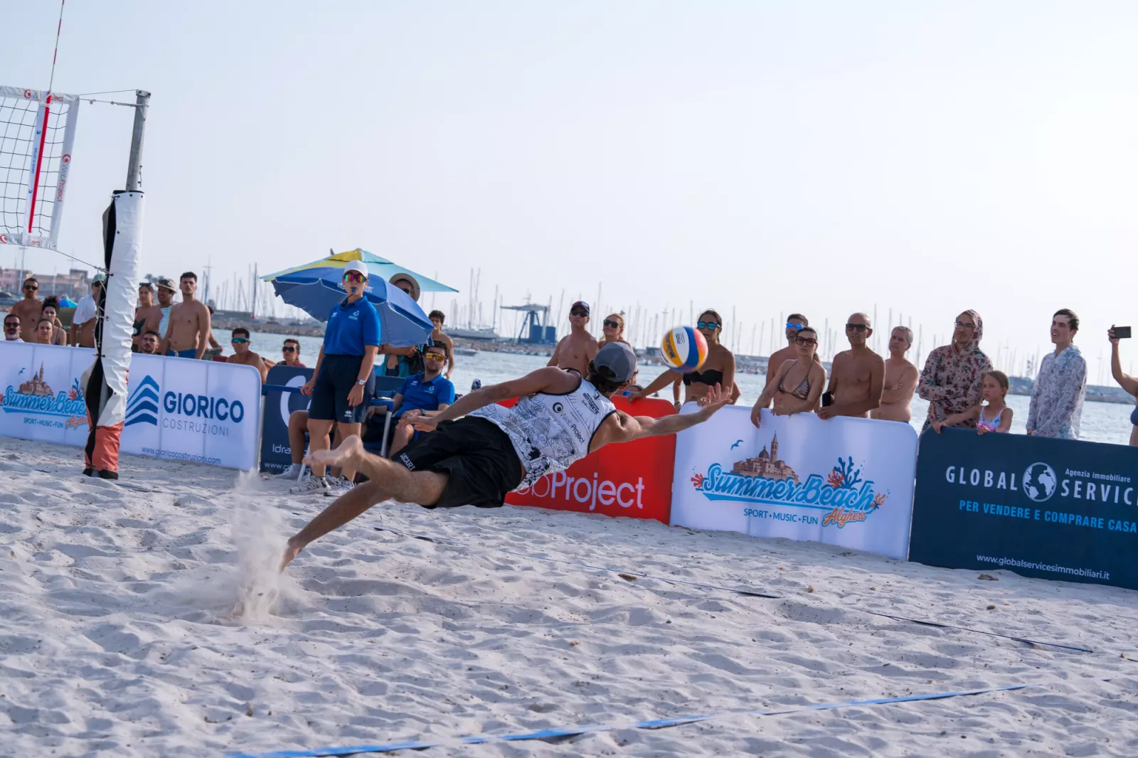 Tuffo in difesa sulla sabbia del SummerBeach